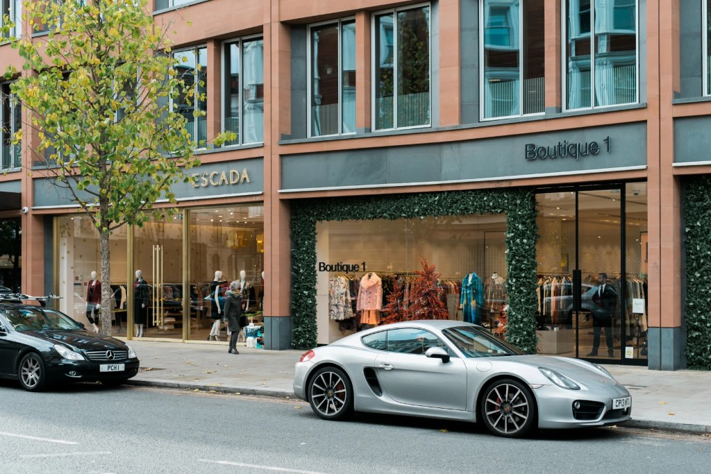 Chelsea luxury boutiques and designer shopping on King's Road
